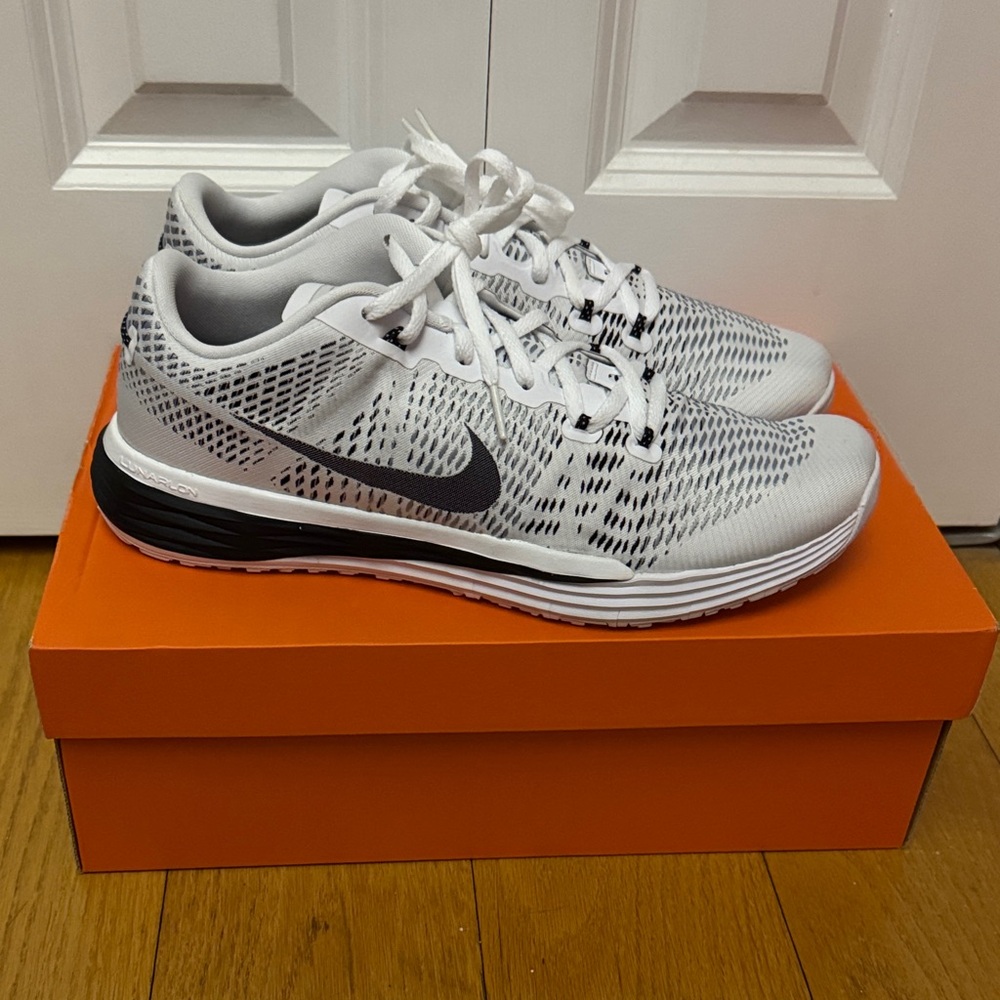 Rare 2016, New with box!! Nike Lunar Caldra sneakers - Size 11